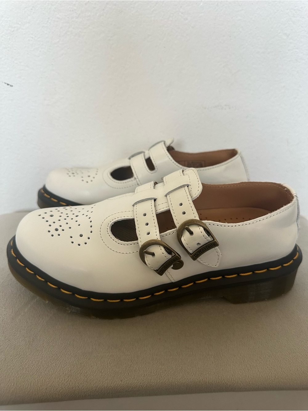 Dr. Martens 8065 Mary Jane Shoes Womens 6 White Leather Double
Buckle Platform